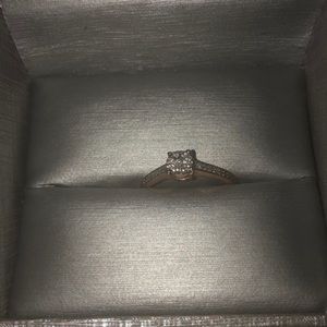 I am selling a 10k rose gold accent promise ring size 5.0.It’s a beautiful ring.